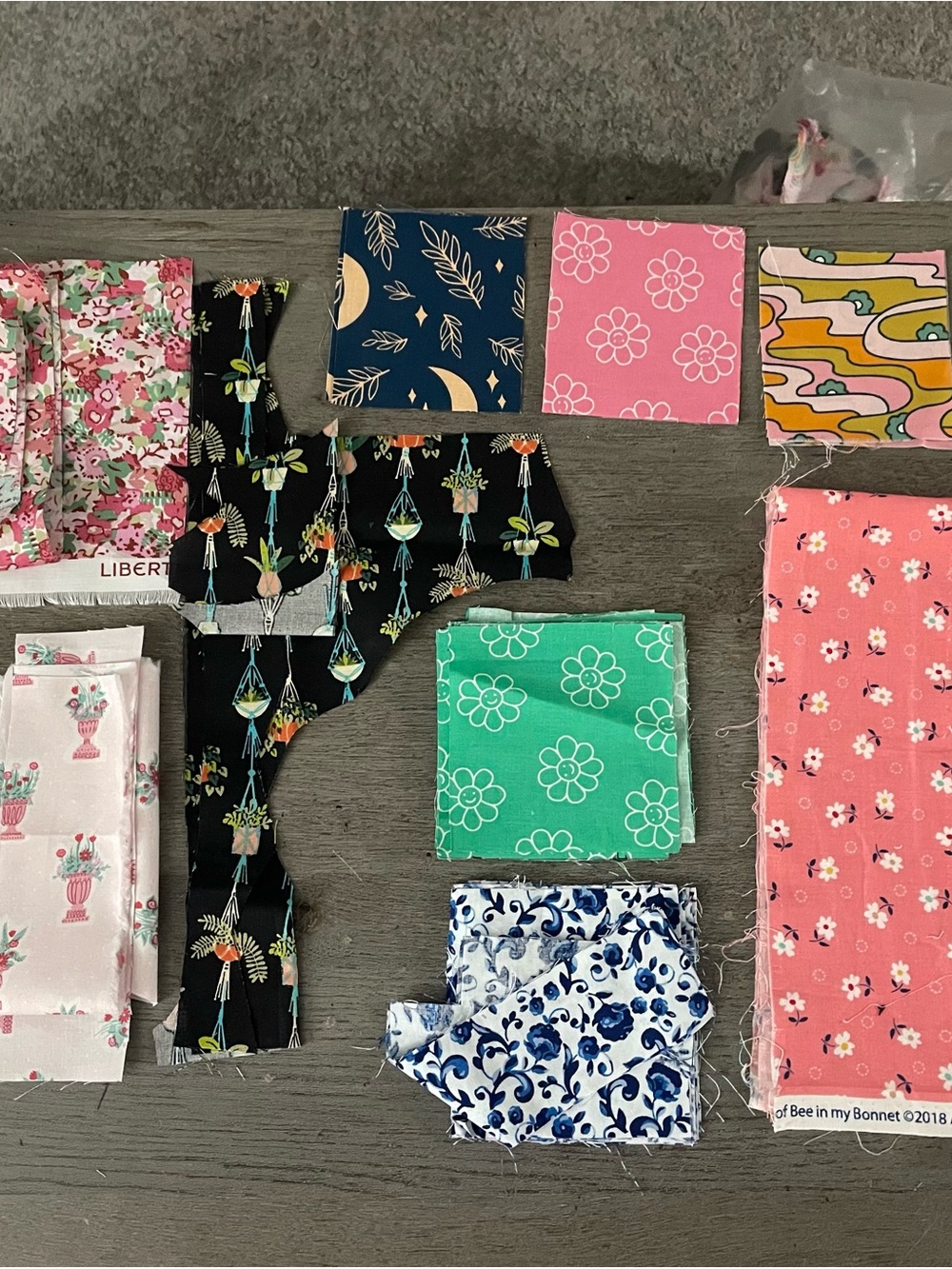 Mixed Floral Scrap Fabric Bundle